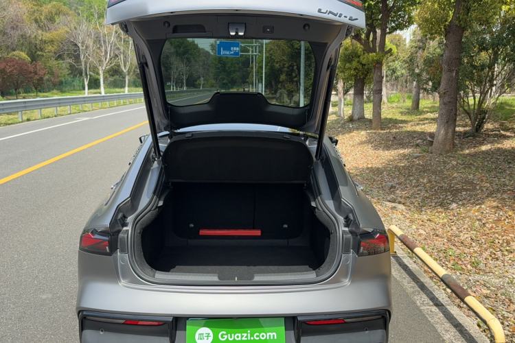 Used CHANGAN UNI-V 2022 2.0T Leading-Speed Edition Trunk