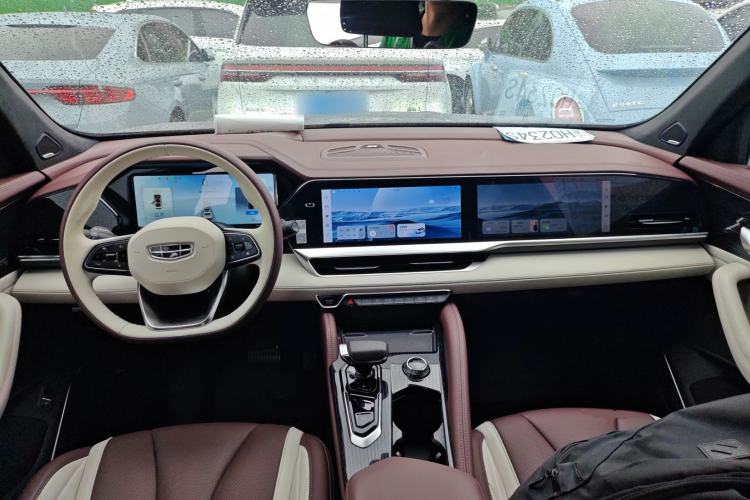 Used Geely Auto Monjaro L 2021 2.0TD DCT EVO Two-Wheel Drive Smart Luxury Version Center Console