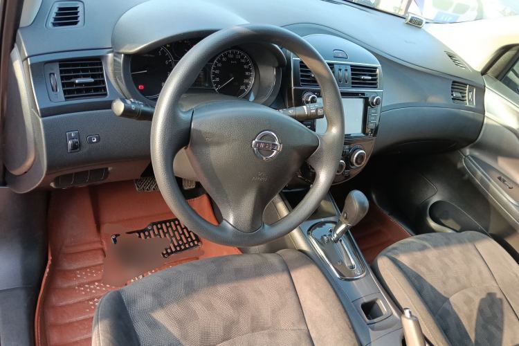 Used Nissan Tiida 2014 1.6L CVT Comfort Model Center Console