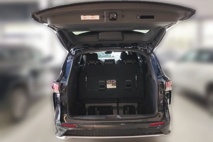 Used Toyota Granvia 2023 2.5L Hybrid Flagship VIP Edition