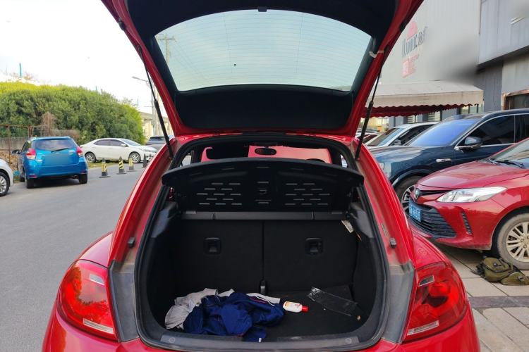 Used Volkswagen Beetle 2015 180TSI model
