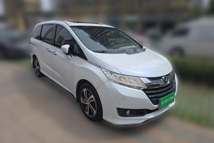 Used Honda Odyssey 2015 Revised 2.4L Luxury Edition Front Right 45 Deg