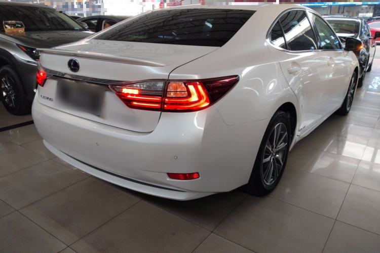 Used Lexus ES 2015 300h Comfort Edition