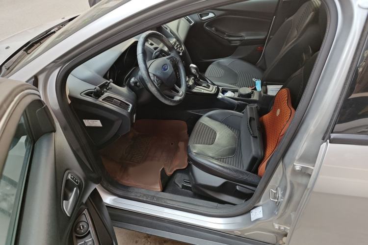 Used Ford Focus 2015 Hatchback 1.6L Automatic Fashion Edition
