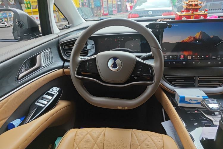 Used Denza D9 2022 DM-i 945 Luxury Model