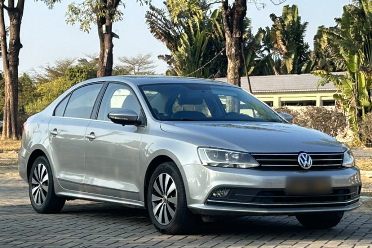 Used Volkswagen Sagitar 2017 230TSI Automatic Comfort Version
