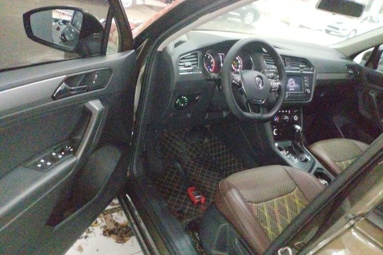 Used Volkswagen Tiguan L 2017 330TSI Automatic Two-Wheel Drive Luxury Edition Driver Seat