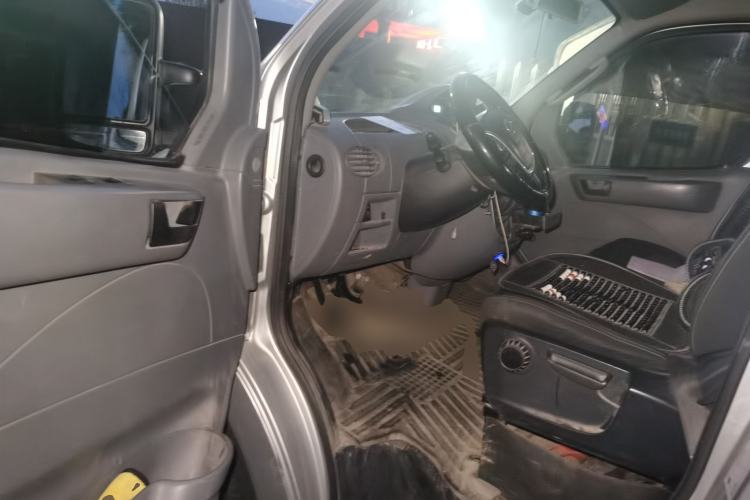 Used SAIC MAXUS Xintu V80 2021 2.0T Manual Classic Aoyuntong Long Wheelbase Mid-Roof 6/7/8/9-Seater Driver Seat