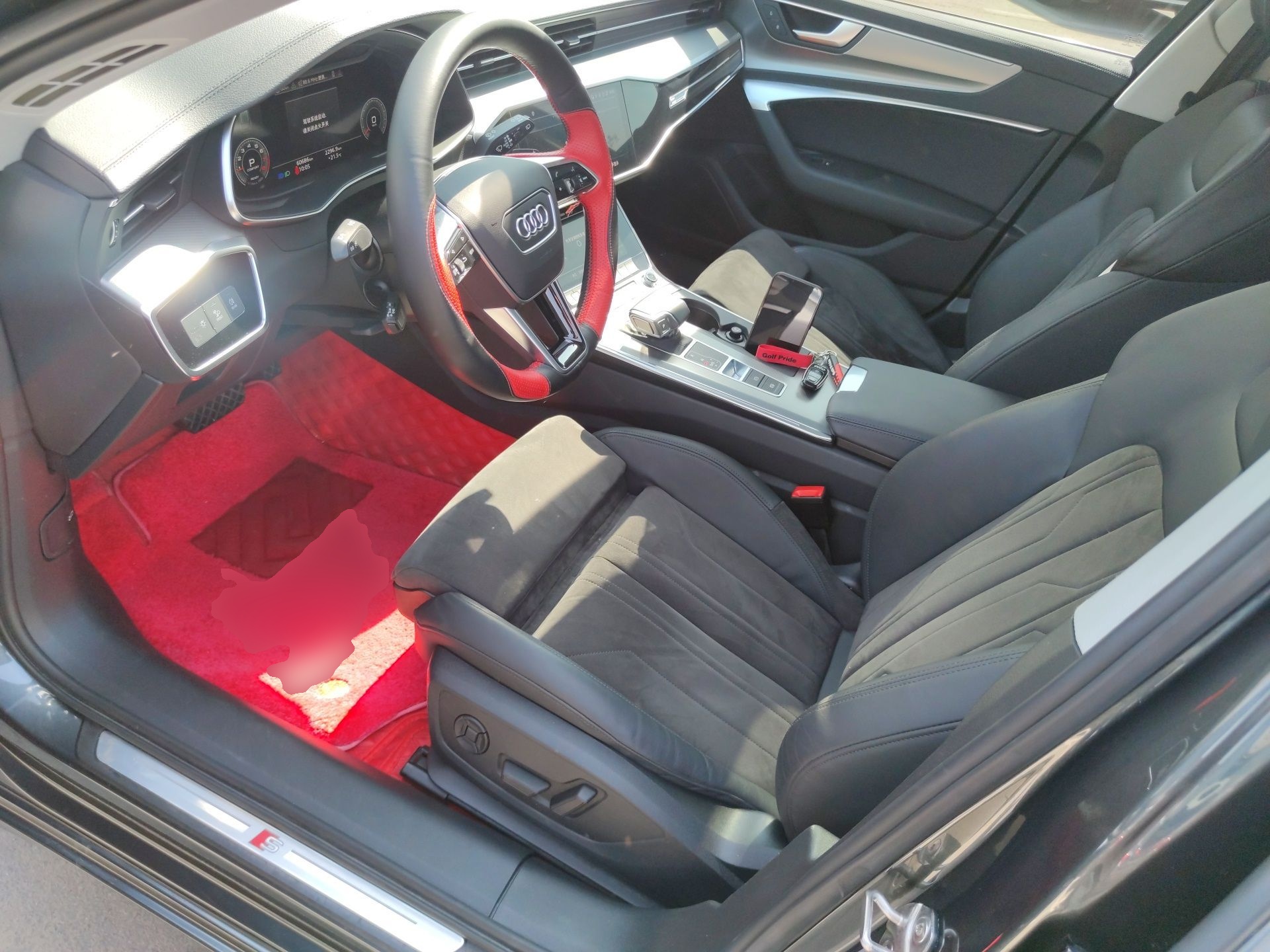 المقاعد الأمامية داخل السيارة