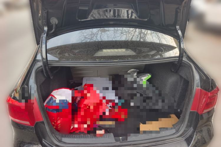 Used Volkswagen Santana 2015 1.6L Automatic Fashion Edition Trunk