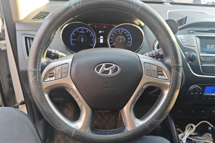 Used Hyundai ix35 2013 2.0L Automatic Two-Wheel Drive Leading GLX China V Emission Standard
