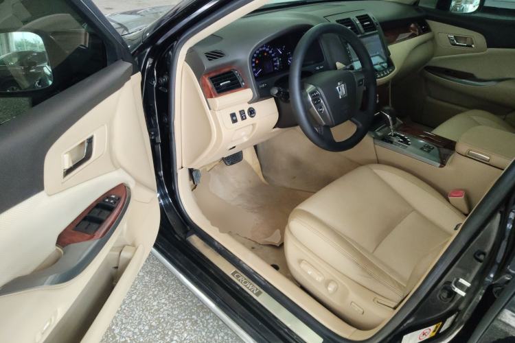 Used Toyota Crown 2012 2.5L Royal Leather Edition
