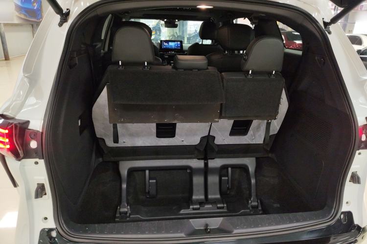 Used Toyota Sienna 2023 2.5L Hybrid Deluxe Edition
