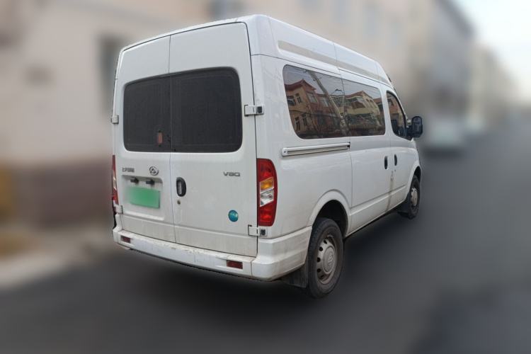 Used SAIC MAXUS Xintu V80 2023 2.0T Manual Classic Aoyuntong Short Wheelbase Mid-Roof 5/6-Seater