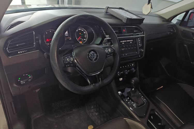 Used Volkswagen Tiguan L 2018 330TSI Automatic Two-Wheel Drive Flagship Edition Center Console