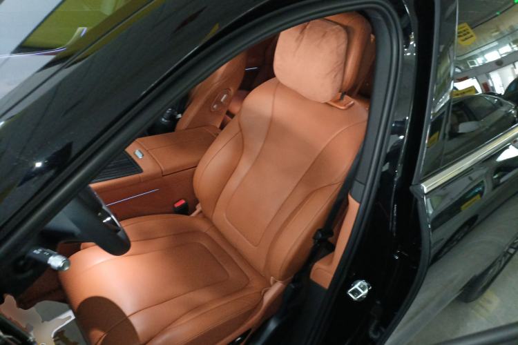 Used Hima AITO M9 2025 Extended-Range Max Version 52 kWh 6-Seater Edition Left Front Seat