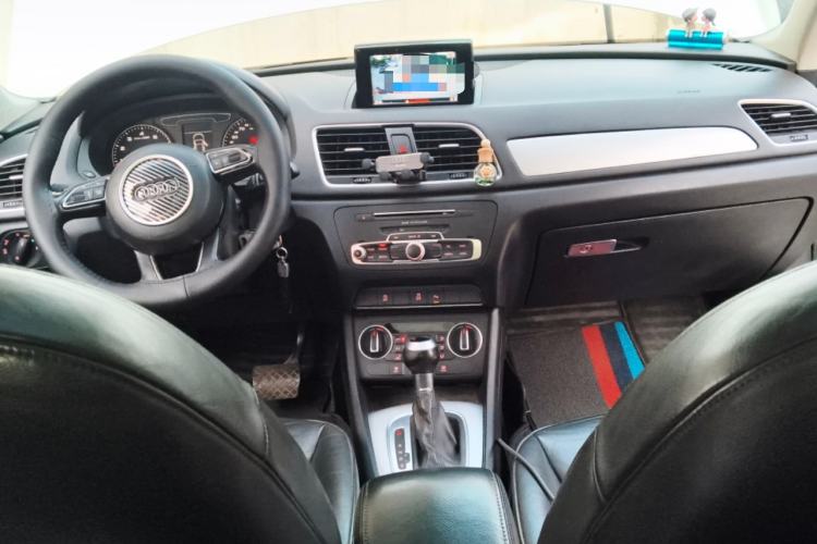 Used Audi Q3 2016 30 TFSI Fashion Model Center Console