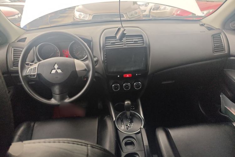 Used Mitsubishi ASX 2013 2.0L CVT Two-Wheel Drive Elite Edition Center Console