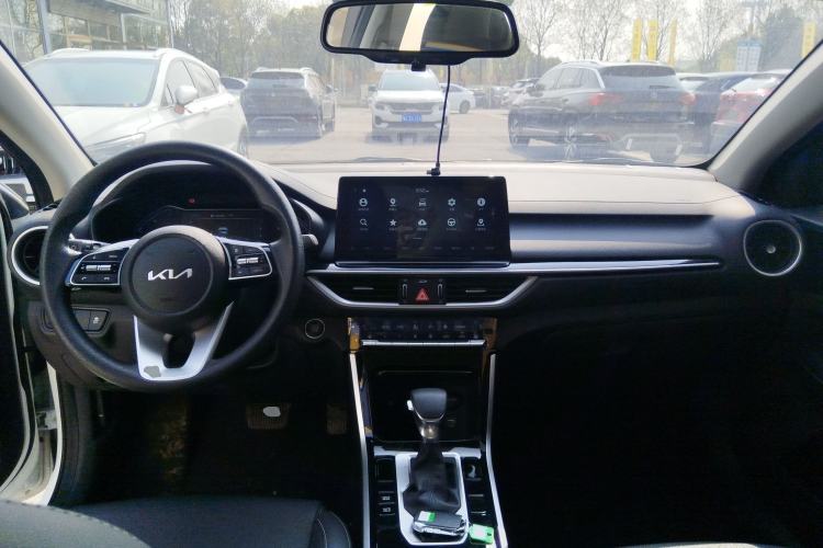 Used Kia K3 2021 Revised 1.5L CVT Fashion Edition Center Console