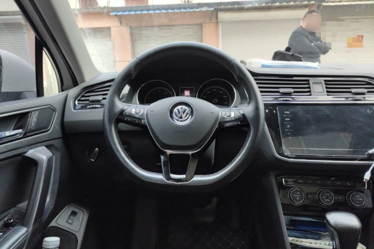 Used Volkswagen Tiguan L 2019 Revised 330TSI Automatic Two-Wheel Drive Smart & Luxury Edition China VI Standard