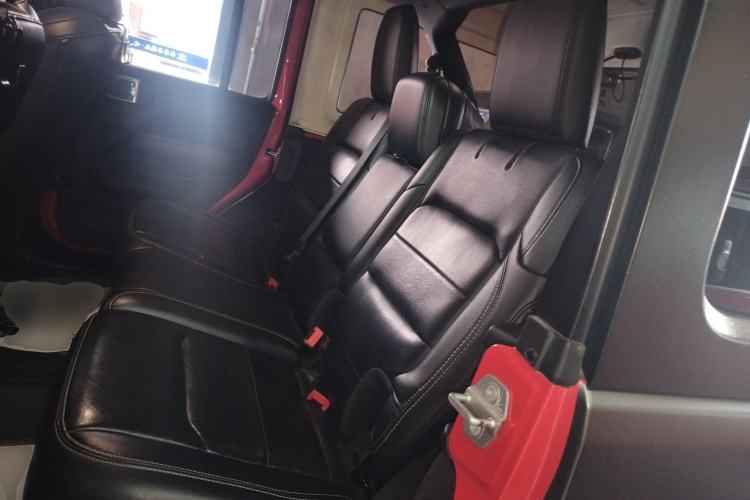 Used Jeep Wrangler 2019 2.0T Sahara Four-Door Version China VI Emission Standard Left Rear Seat