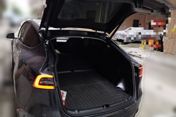 Used Tesla Model Y 2023 Long-Range All-Wheel-Drive Version
