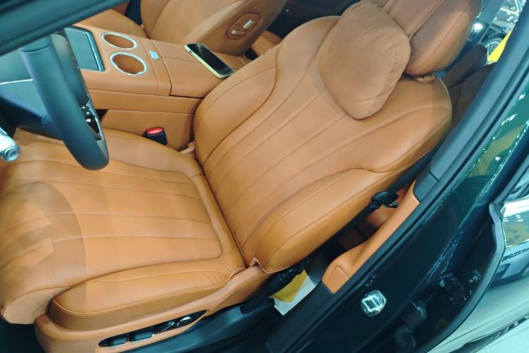 Used Hima AITO M8 2025 Extended-Range Ultra Version 53.4 kWh 6-Seater Edition
