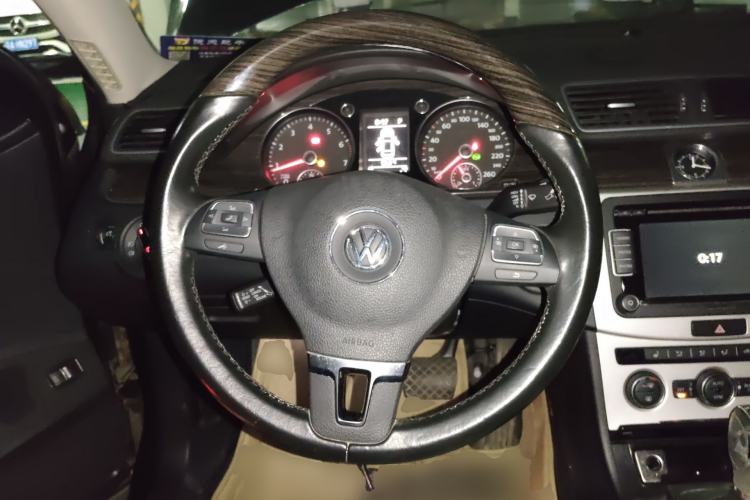 Used Volkswagen Magotan 2012 Revised Version 2.0 TSI Supreme Edition Steering Wheel