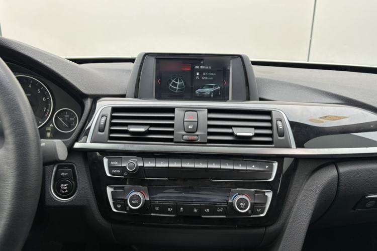 Used BMW 3 Series GT 2018 320i Sport Edition Audio And AC Panel