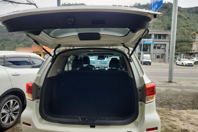 Used Nissan Terra 2018 2.5L Automatic 4x4 Flagship Edition Trunk