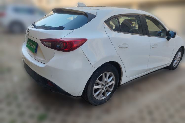 Used Mazda 3 Axela 2016 Hatchback 1.5L Automatic Comfort Model
