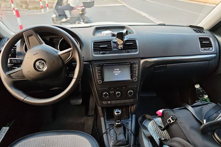 Used Skoda Yeti 2016 1.4TSI DSG Advanced Edition Center Console