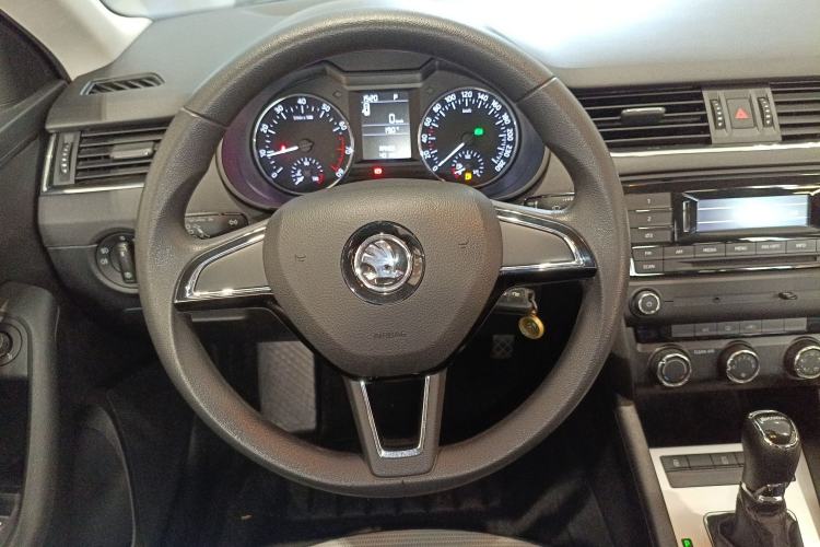 Used Skoda Octavia 2017 1.6L Automatic Chuanxing Edition Steering Wheel