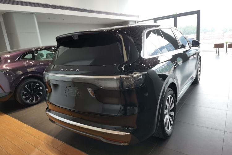 Used Hima AITO M8 2025 Model Pure Electric Ultra Six-Seat Four-Wheel-Drive Version
