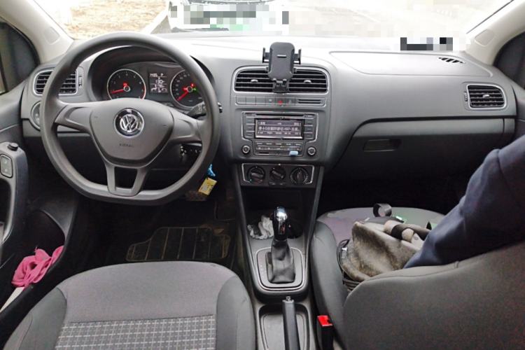 Used Volkswagen Polo 2014 1.4L Automatic Comfort Edition Center Console