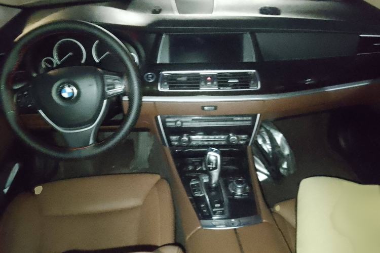 Used BMW 5 Series GT 2011 535i xDrive Luxury Edition Interior 2