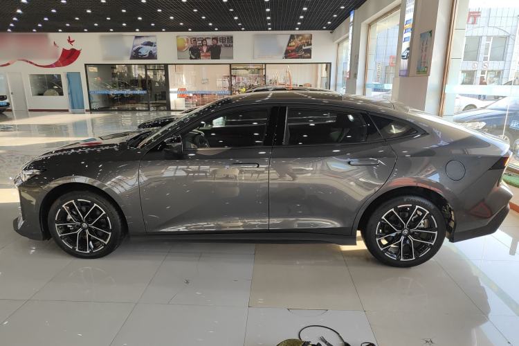 Used Changan UNI-V iDD 2024 Blue Whale Smart Electric iDD 136km Luxury Model
