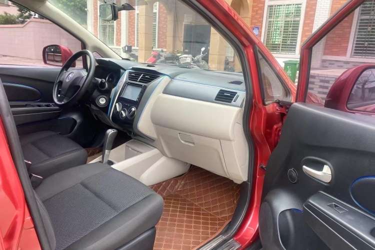 Used Venucia R50 2016 1.6L Automatic Elite Edition