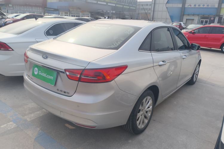 Used Ford Escort 2015 1.5L Automatic Fashion Model
