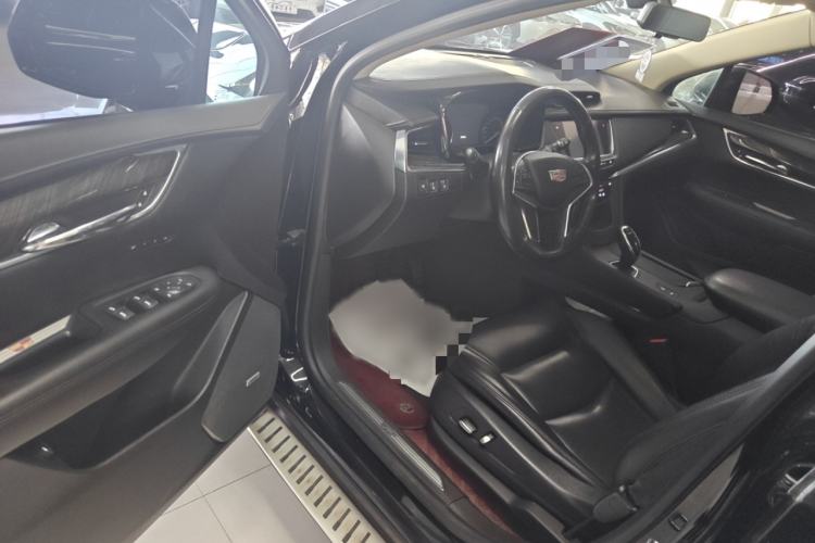 Used Cadillac XT5 2018 25T Luxury Model Interior 4