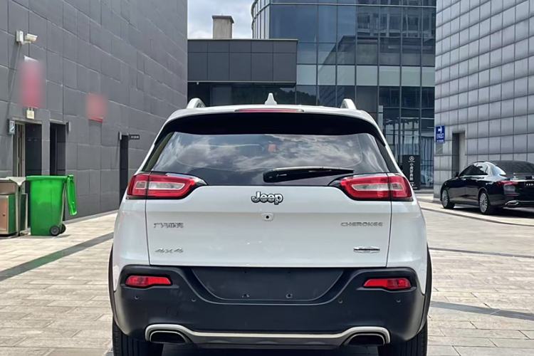 Used Jeep Cherokee 2016 2.4L Professional Smart Version