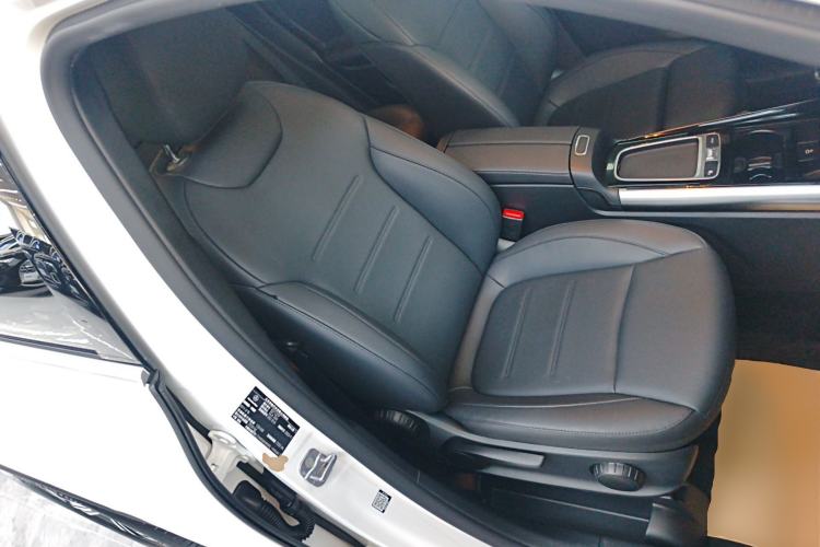 Used Mercedes-Benz GLA 2024 GLA 200 Right Front Seat