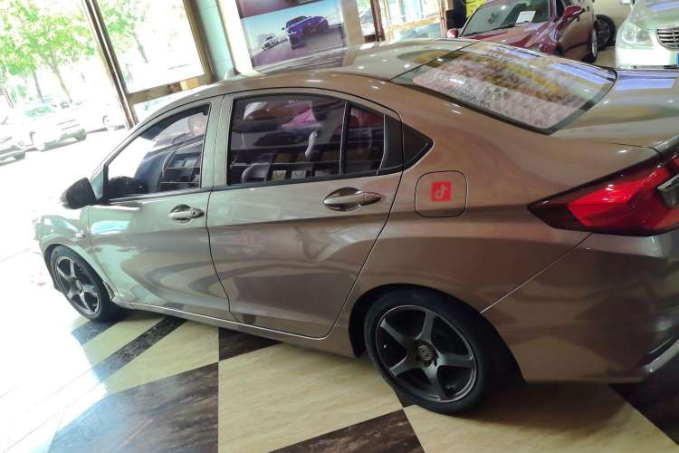 Used Honda Greiz 2016 1.5L CVT Classic Edition
