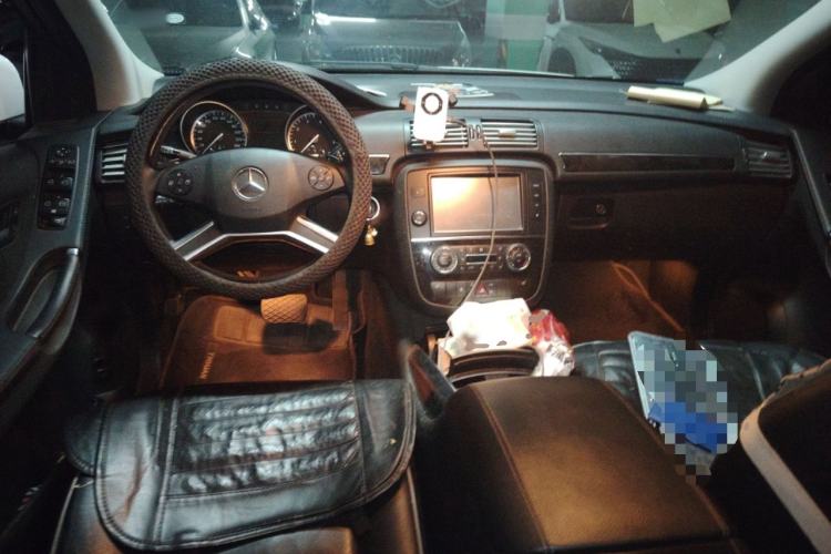 Used Mercedes-Benz R-Class 2014 R 400 4MATIC Business Model Interior 2