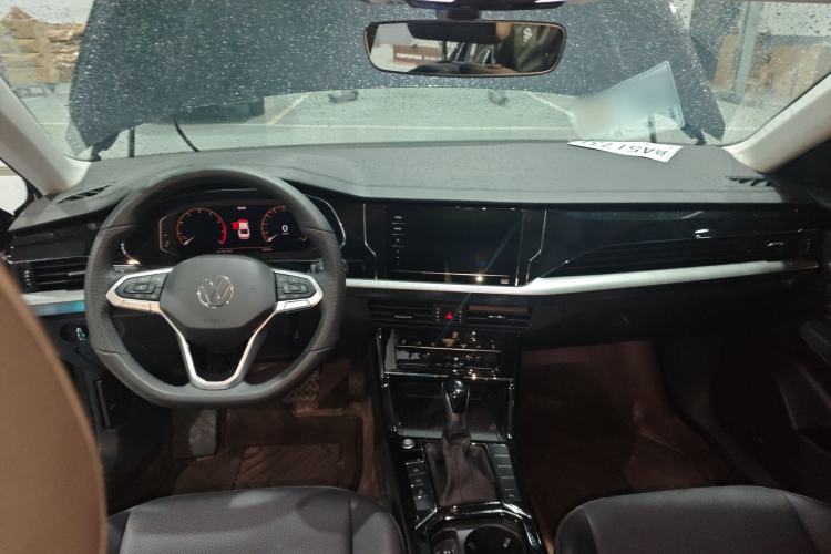 Used Volkswagen Passat 2025 Premium Version 380TSI Dragon Edition Center Console