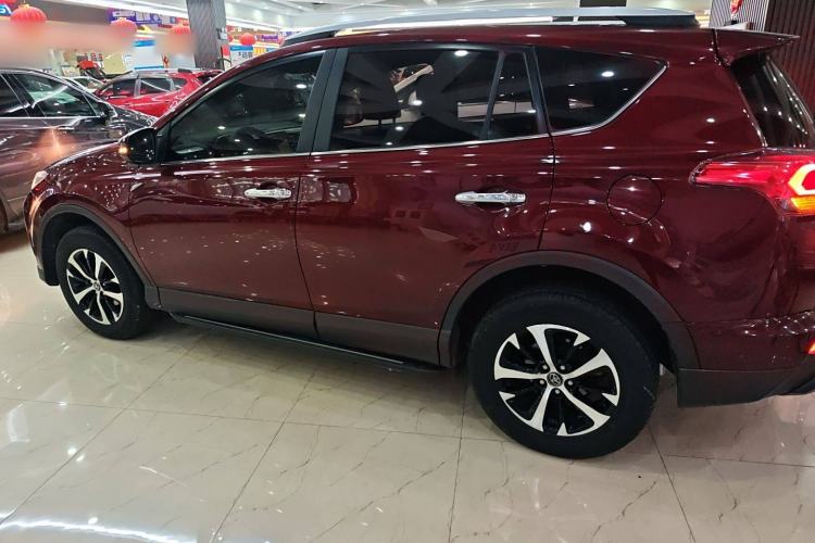 Used Toyota RAV4 2016 2.0L CVT Two-Wheel Drive Fashion Edition China V Standard
