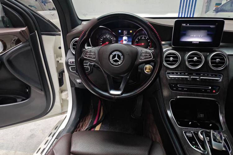 Used Mercedes-Benz GLC 2019 Facelift GLC 260 L 4MATIC Luxury Model Steering Wheel