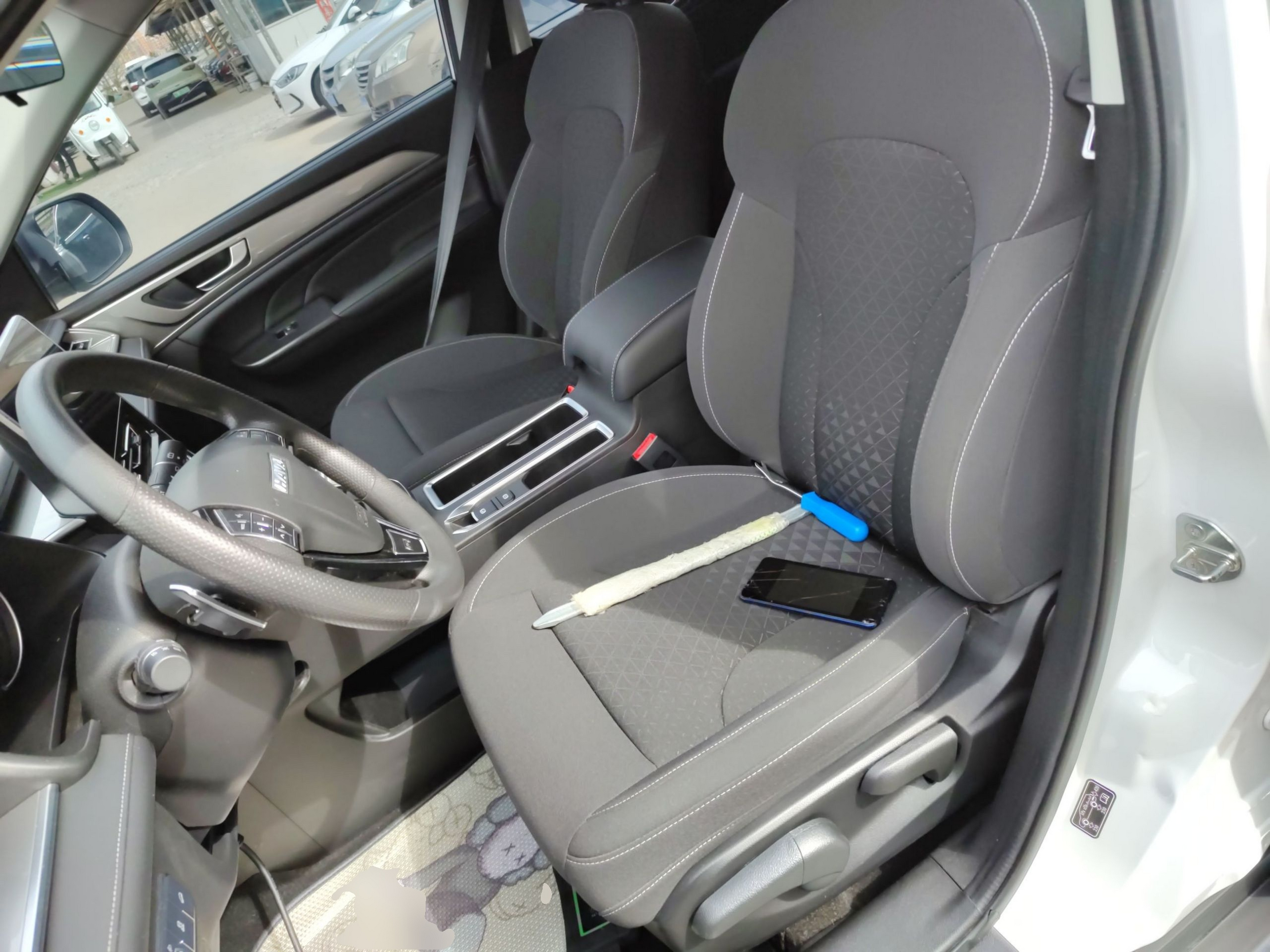 Переднее сиденье в автомобиле