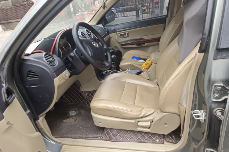 Used Haval H5 Classic 2012 European-style Version Green Quiet 2.0T Manual Two-Wheel Drive Comfort Model