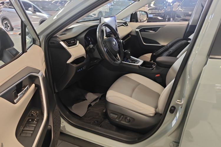 Used Toyota RAV4 2020 2.0L CVT 4x4 Style PLUS Edition Driver Seat